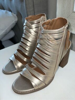 Universal Thread Metallic Block Heel Sandals